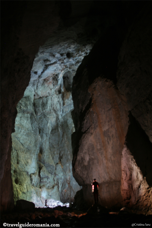 travel guide romania - Cetatile POnorului cave