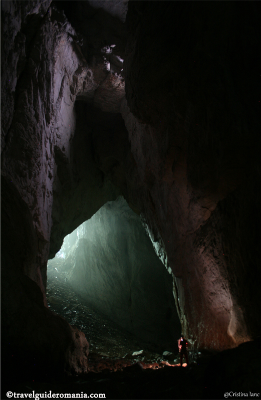 travel guide romania - Cetatile Ponorului cave