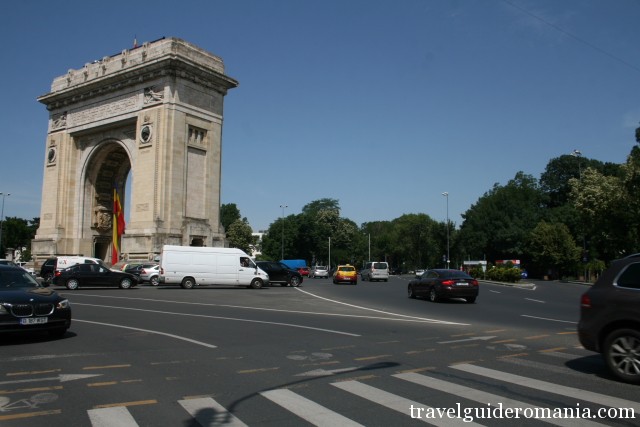 Arch of Triumph - Aviatorilor Bulevard