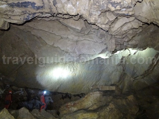 Visiting Comarnic cave - Aninei mountains