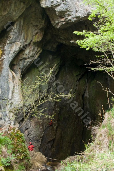 Entrance of Campeneasca Cave