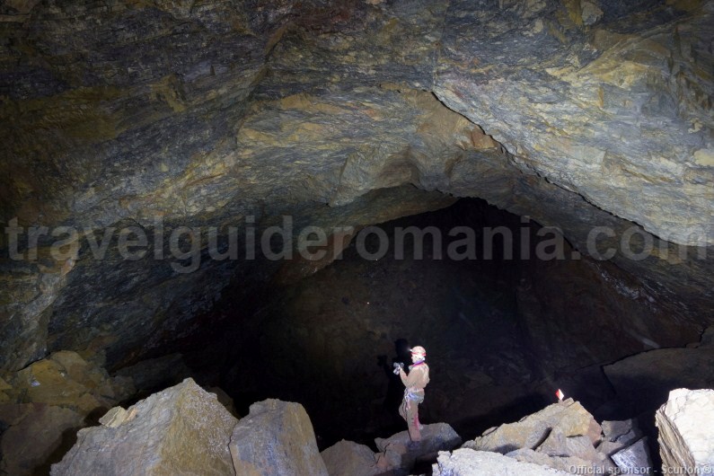 V5 cave (V5 Pothole) - the deepest cave în Romania