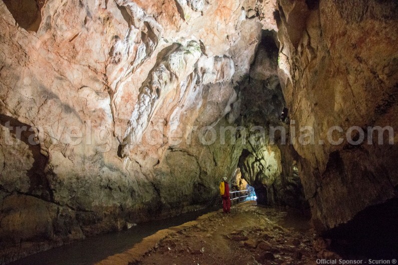 Show caves in Apuseni Mountains - Vadul Crisului cave