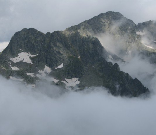 Trekking and hiking in Romania Fagaras mountains