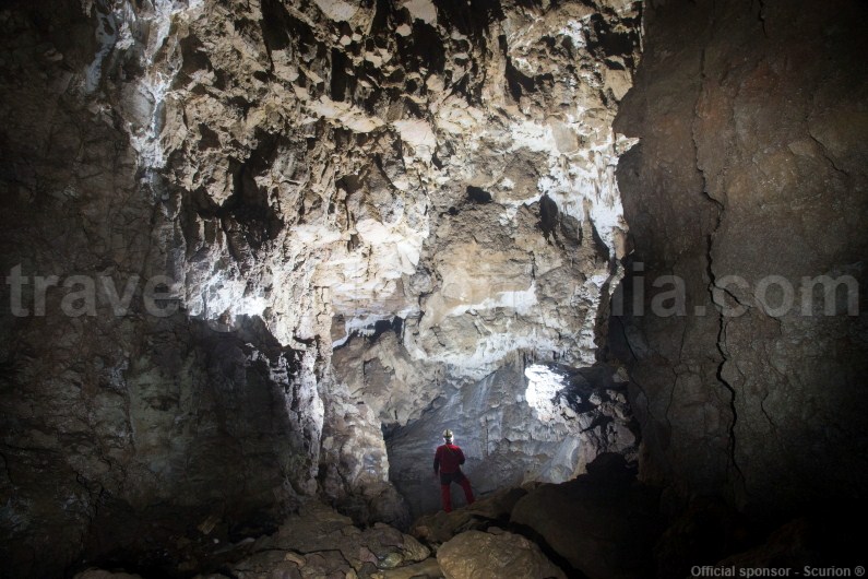 Ghid-turistic-Romania-Speologie-Batranului Cave